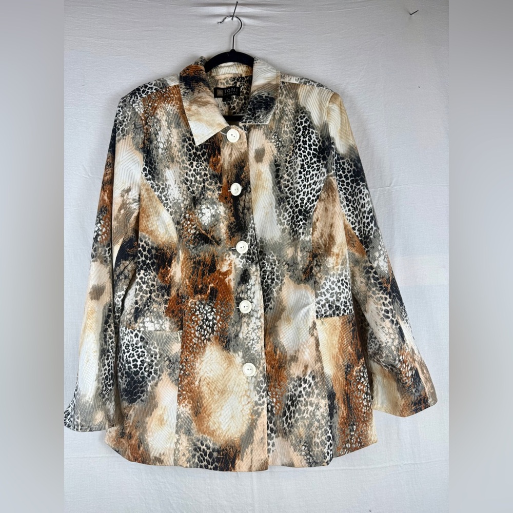 Chic Animal Print Blazer in Black, Brown, and Cream